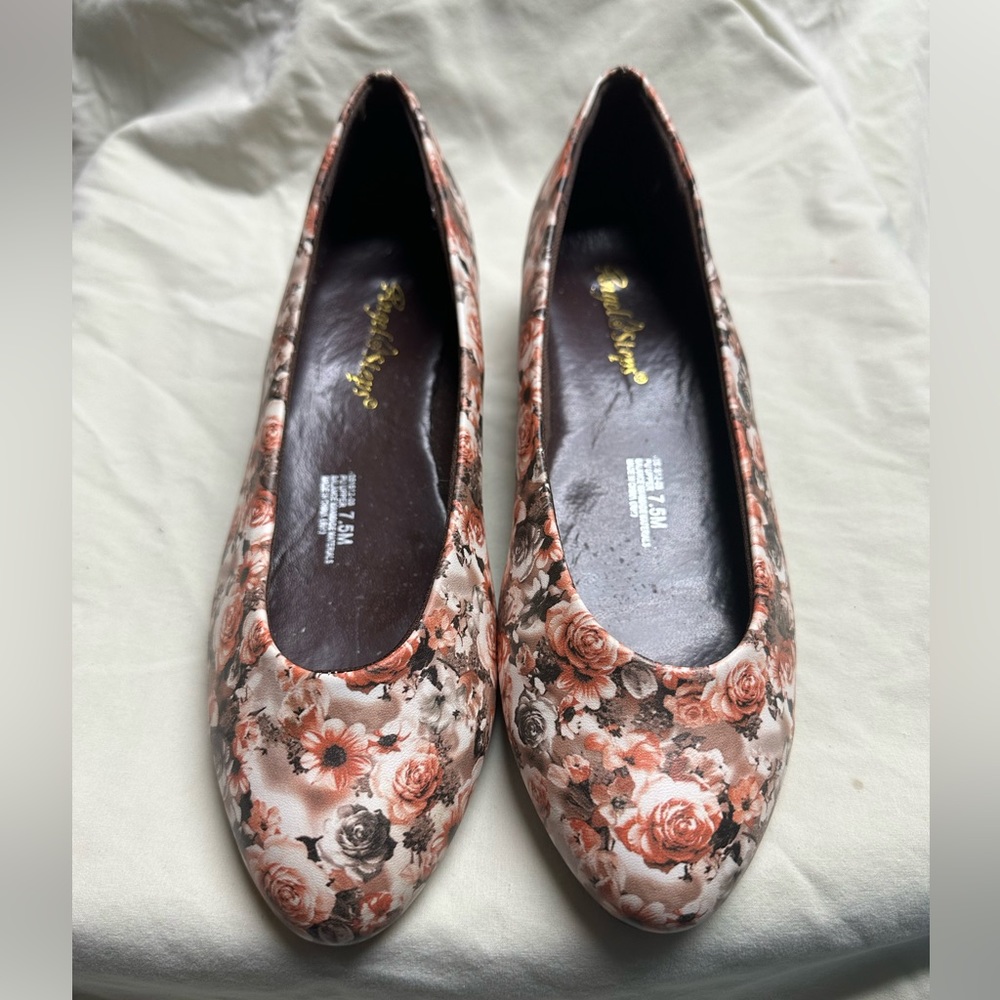 Women’s Flats, floral design size 7.5.